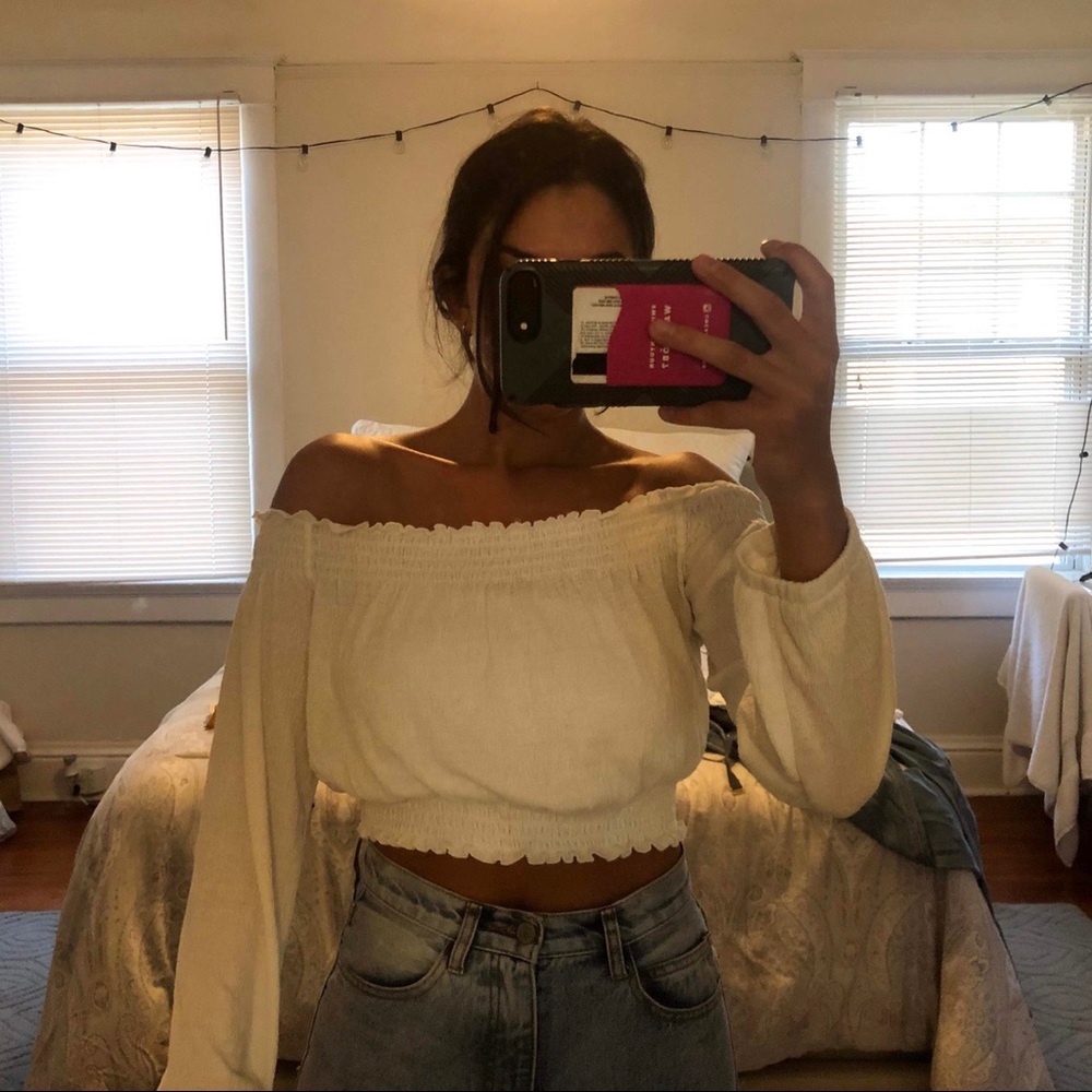 H&M White Off the Shoulder Long Sleeve Cropped Top
